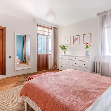 Duplex Unit With Patio And Balcony 5 Min From Sea Istanbul
